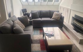 Hearthstone Lodge Loft, Village Centre, Private Hot Tub, Sleeps 6
